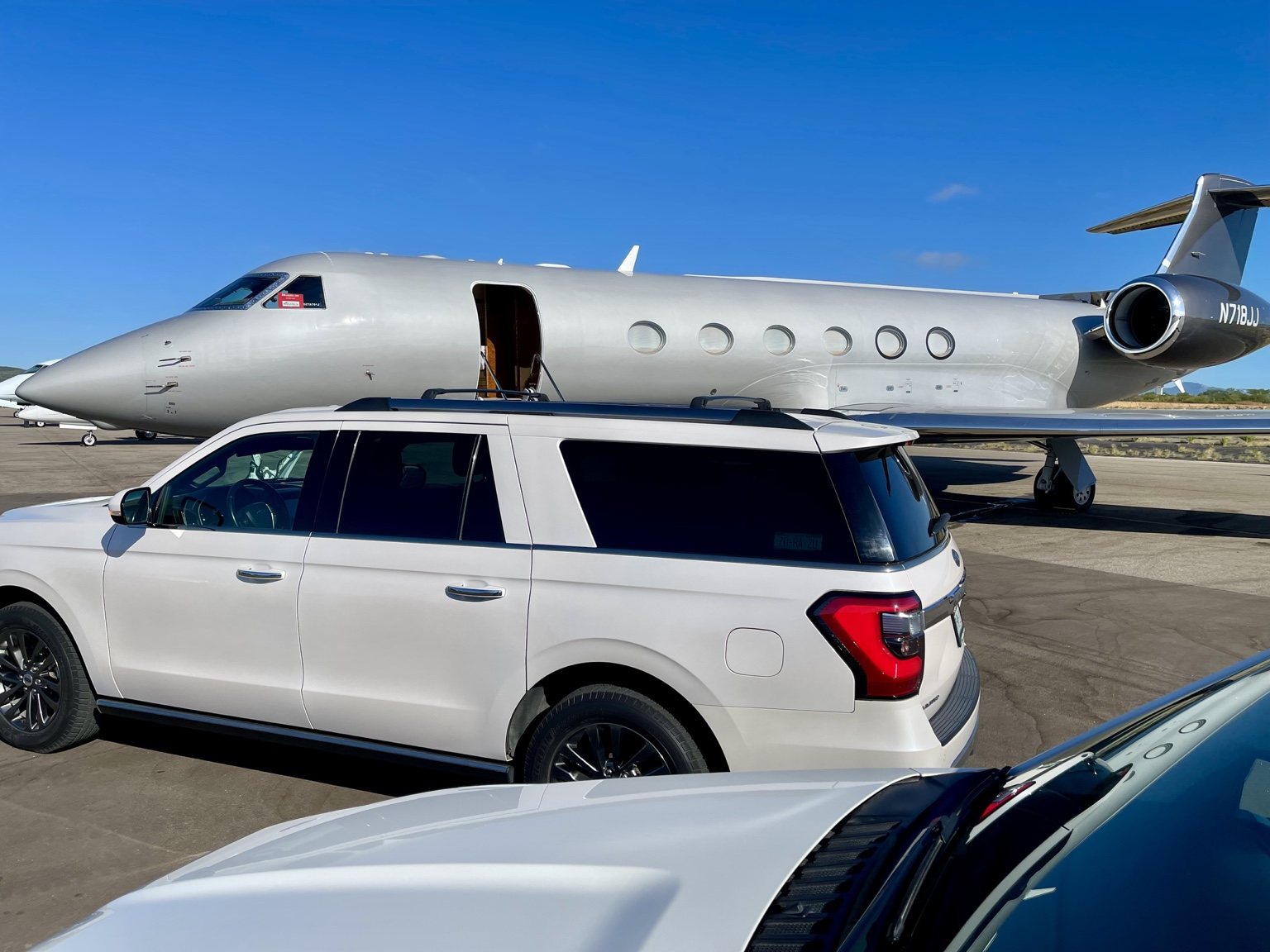 CGS private SUV beside an aircraft during a Los Cabos airport transportation operation